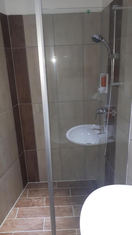 Prodel Pension Elisabeth Am Elberadweg מראה חיצוני תמונה