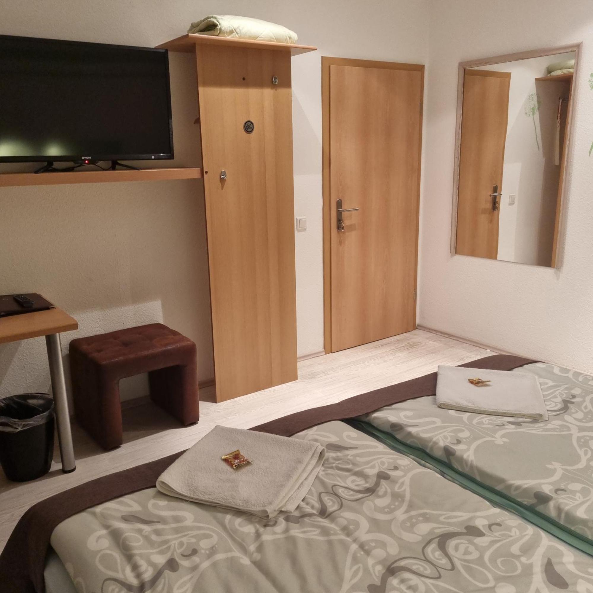 Prodel Pension Elisabeth Am Elberadweg מראה חיצוני תמונה